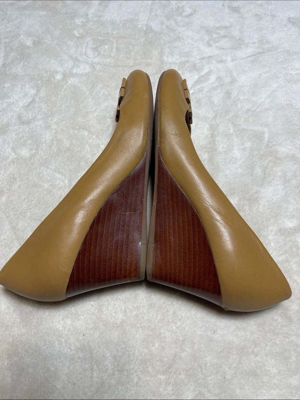 Tory Burch Camel Leather Logo Wedge Pumps Size 6.5